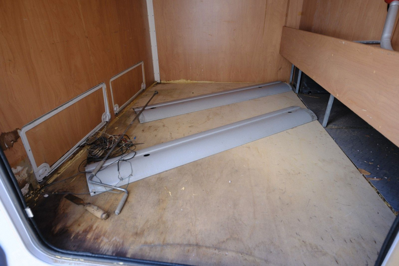 Bürstner A 747-2/Festbett+Garage/Klima/Markise/dop.Boden Bürstner A 747-2/Festbett+Garage/Klima/Markise/dop.Boden - Autocaravana capucine: foto 5 Bürstner A 747-2/Festbett+Garage/Klima/Markise/dop.Boden Bürstner A 747-2/Festbett+Garage/Klima/Markise/dop.Boden - Autocaravana capucine: foto 5