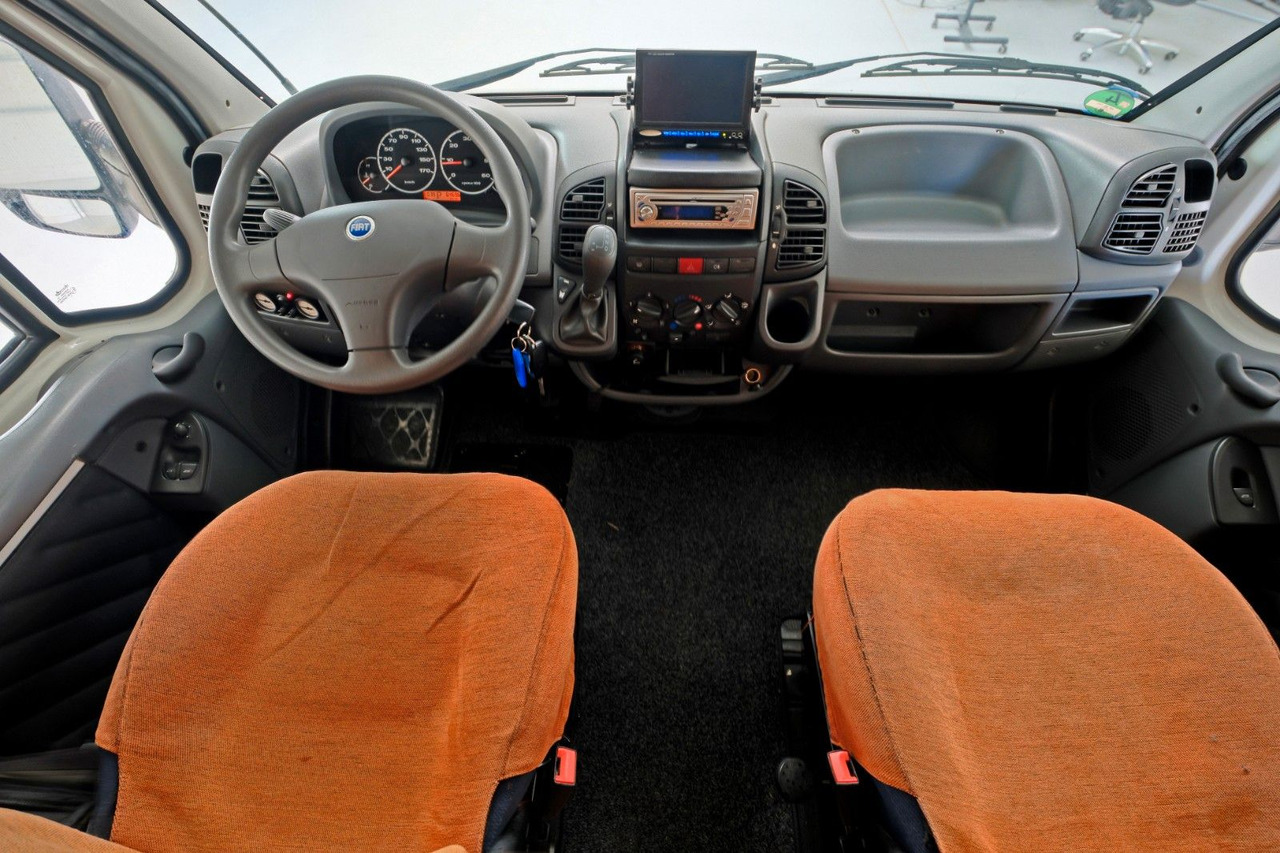 Cristall A 670 G/Automatik/Festbett/Garage/Solar/Markise - Autocaravana capucine: foto 5 Cristall A 670 G/Automatik/Festbett/Garage/Solar/Markise - Autocaravana capucine: foto 5