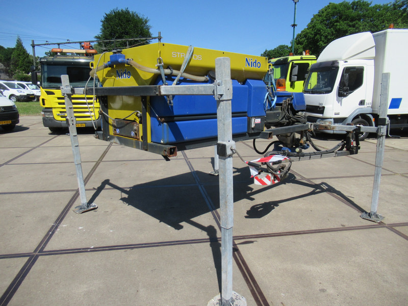 NIDO Stratos B08L-24 PCLN-350 Roto-power 0,8m3 + 350L Salzstreuer Saltspreader - Espalhador de areia/ Sal: foto 2 NIDO Stratos B08L-24 PCLN-350 Roto-power 0,8m3 + 350L Salzstreuer Saltspreader - Espalhador de areia/ Sal: foto 2