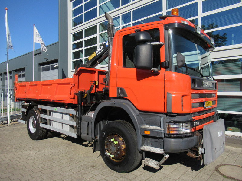 Scania P 114 CB 4x4 HZ 340 3-W. Tipper - 3-S. Kipper + HMF 1063 Crane Kran - Camião basculante, Camião grua: foto 2 Scania P 114 CB 4x4 HZ 340 3-W. Tipper - 3-S. Kipper + HMF 1063 Crane Kran - Camião basculante, Camião grua: foto 2