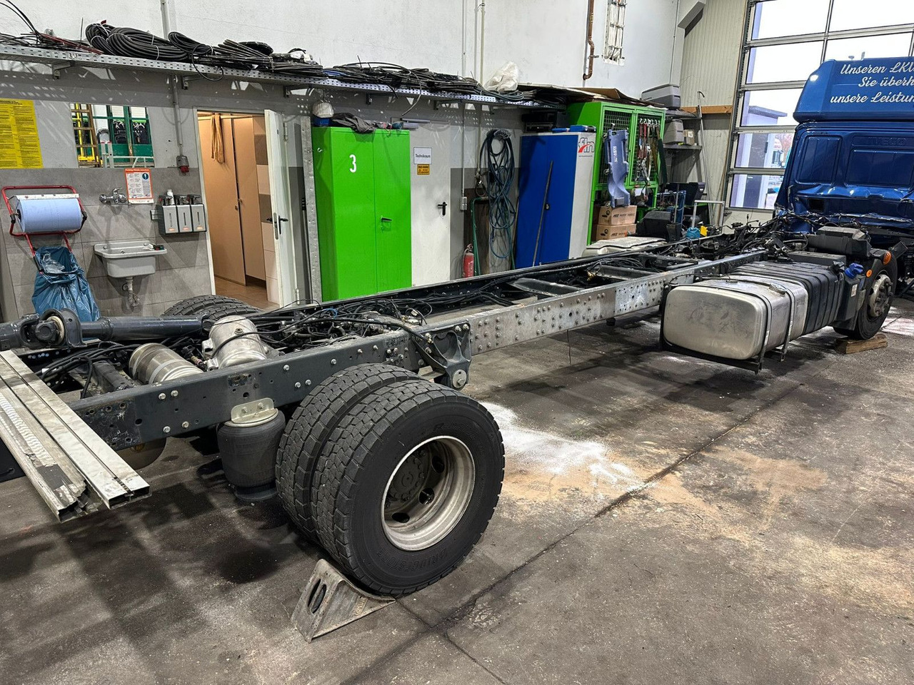 Iveco 110EL25 Unfallchassis ohne Motor/Getriebe - Camião chassi: foto 1 Iveco 110EL25 Unfallchassis ohne Motor/Getriebe - Camião chassi: foto 1