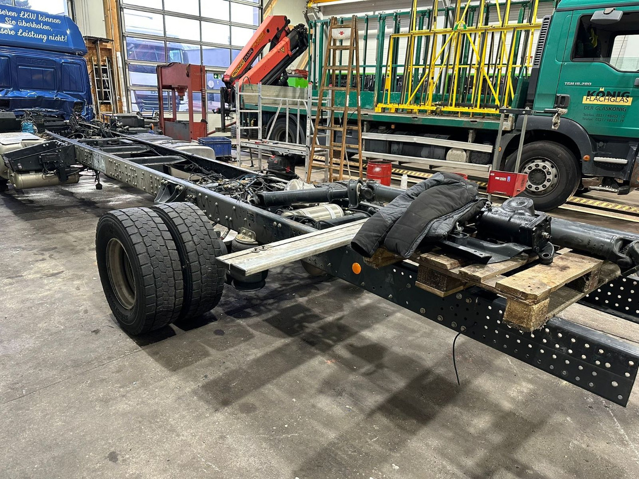 Iveco 110EL25 Unfallchassis ohne Motor/Getriebe - Camião chassi: foto 1 Iveco 110EL25 Unfallchassis ohne Motor/Getriebe - Camião chassi: foto 1