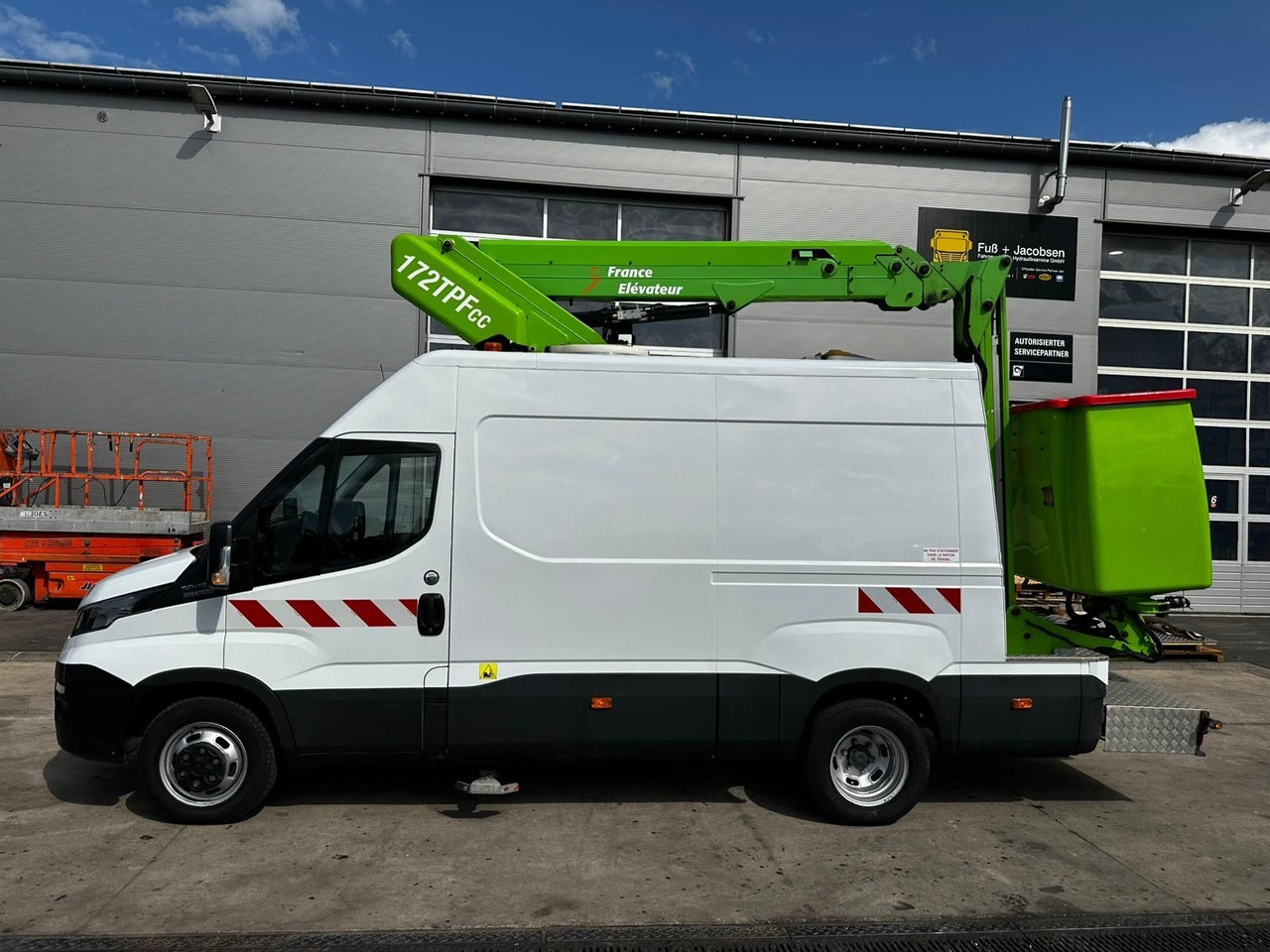 Iveco Daily 50C18 Hi-Matic/17m/Euro6/2-Punkt - Caminhão com plataforma aérea: foto 2 Iveco Daily 50C18 Hi-Matic/17m/Euro6/2-Punkt - Caminhão com plataforma aérea: foto 2