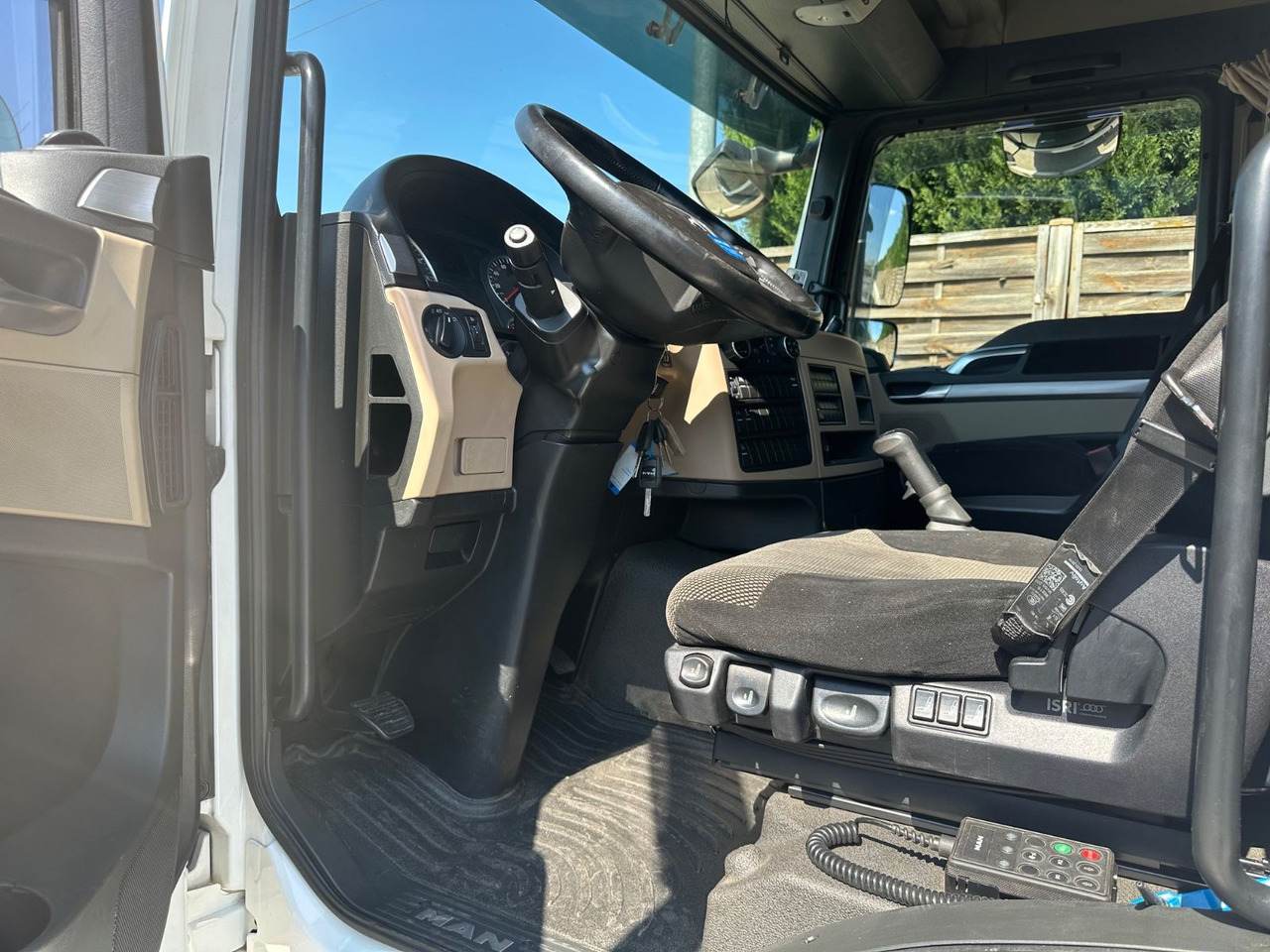 MAN 8.250 TGL*VDI2700*TOP*4-er Zug BFT Anhänger MAN 8.250 TGL*4x L1H1*XLX Kabine*VDI2700*TOP* - Camião transporte de veículos: foto 4 MAN 8.250 TGL*VDI2700*TOP*4-er Zug BFT Anhänger MAN 8.250 TGL*4x L1H1*XLX Kabine*VDI2700*TOP* - Camião transporte de veículos: foto 4