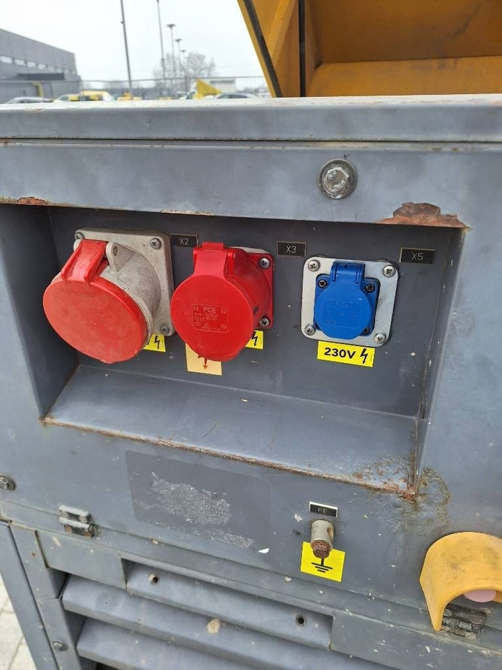 Atlas Copco QAX 40 - Gerador elétrico: foto 4 Atlas Copco QAX 40 - Gerador elétrico: foto 4