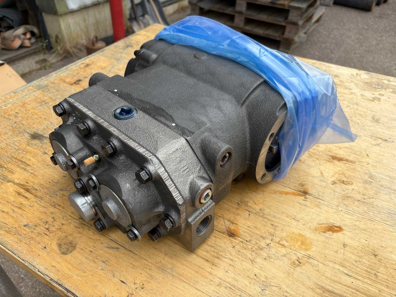 Air Dryer Compressor Cummins ST-676 - Compressor de ar condicionado: foto 2 Air Dryer Compressor Cummins ST-676 - Compressor de ar condicionado: foto 2