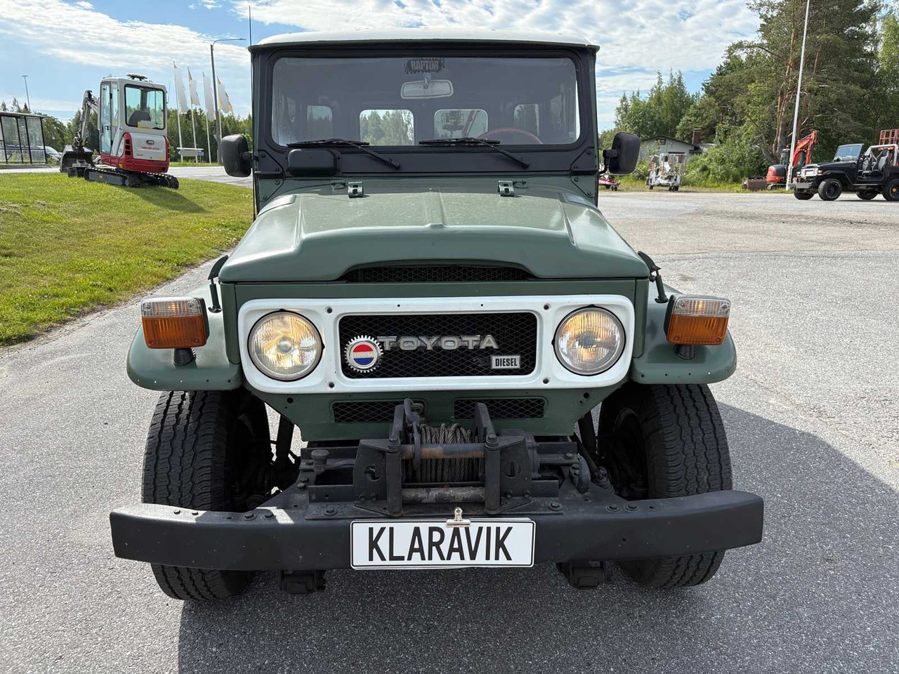 Vintage car Toyota Land Cruiser BJ40 - SUV: foto 2 Vintage car Toyota Land Cruiser BJ40 - SUV: foto 2
