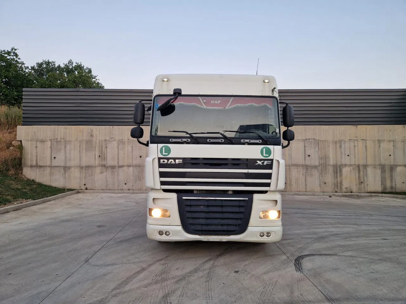 DAF XF 106.460 - Tractor de terminal: foto 1 DAF XF 106.460 - Tractor de terminal: foto 1