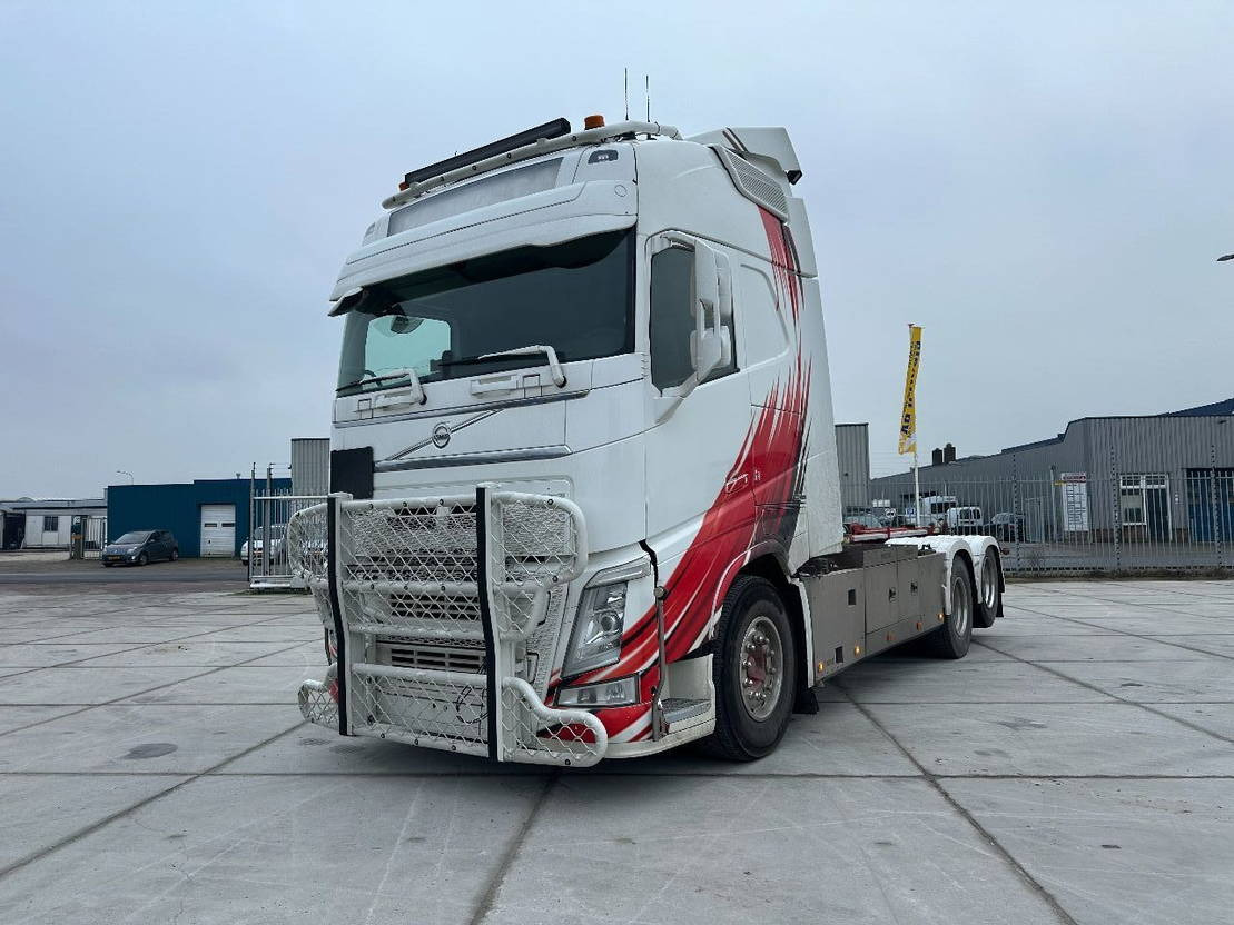 Volvo FH 500 6x2 - Camião transportador de contêineres/ Caixa móvel: foto 1 Volvo FH 500 6x2 - Camião transportador de contêineres/ Caixa móvel: foto 1