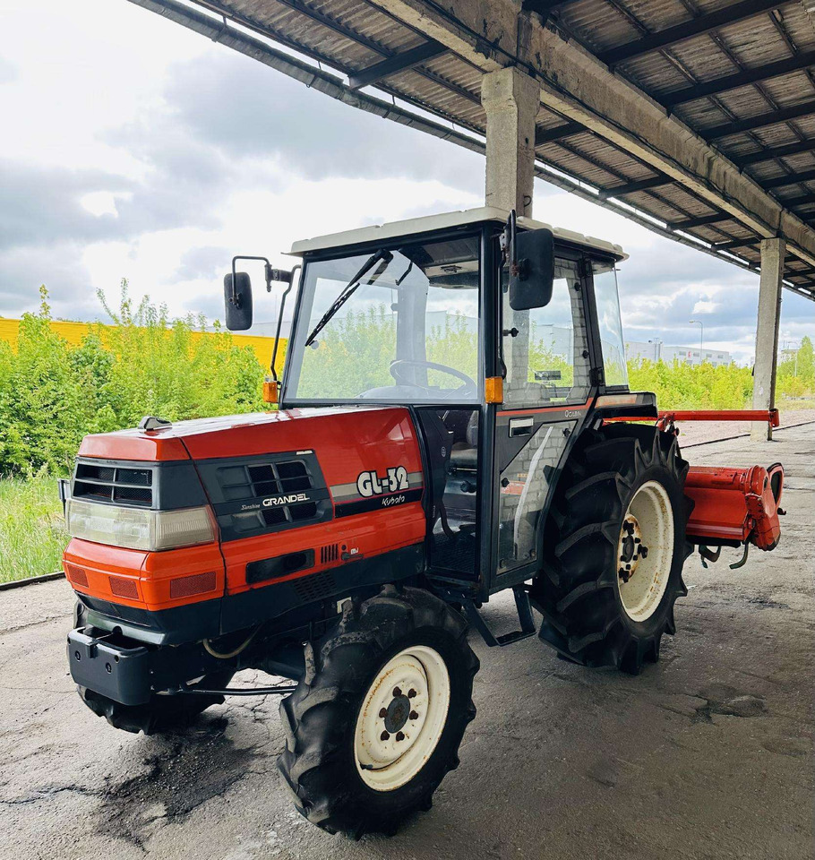 Kubota GL32 - Trator: foto 1 Kubota GL32 - Trator: foto 1