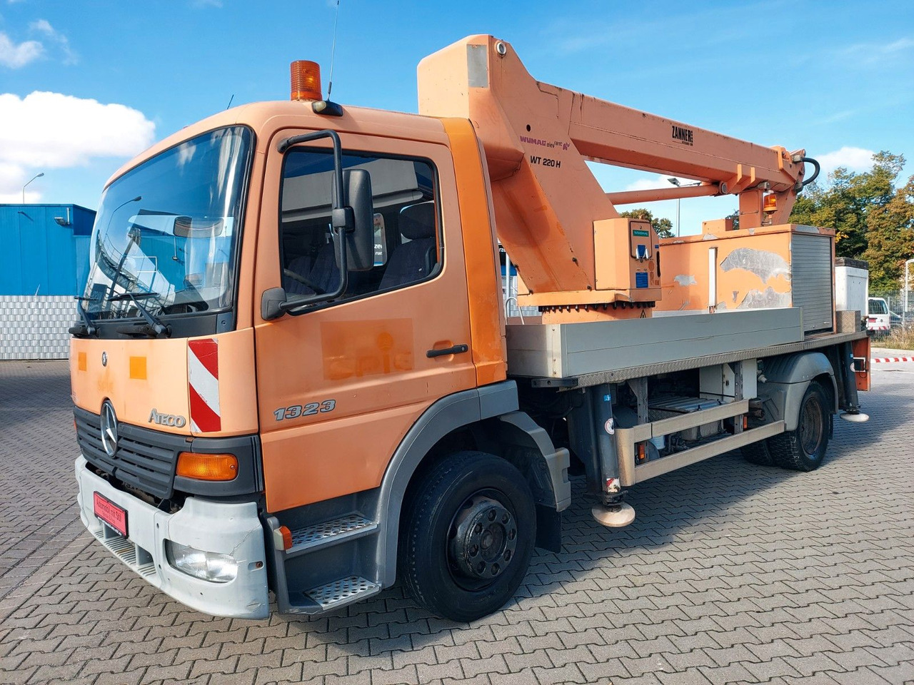 Mercedes-Benz ATEGO 1323 HUBSTEIGER WUMAG WT220H - Caminhão com plataforma aérea: foto 1 Mercedes-Benz ATEGO 1323 HUBSTEIGER WUMAG WT220H - Caminhão com plataforma aérea: foto 1