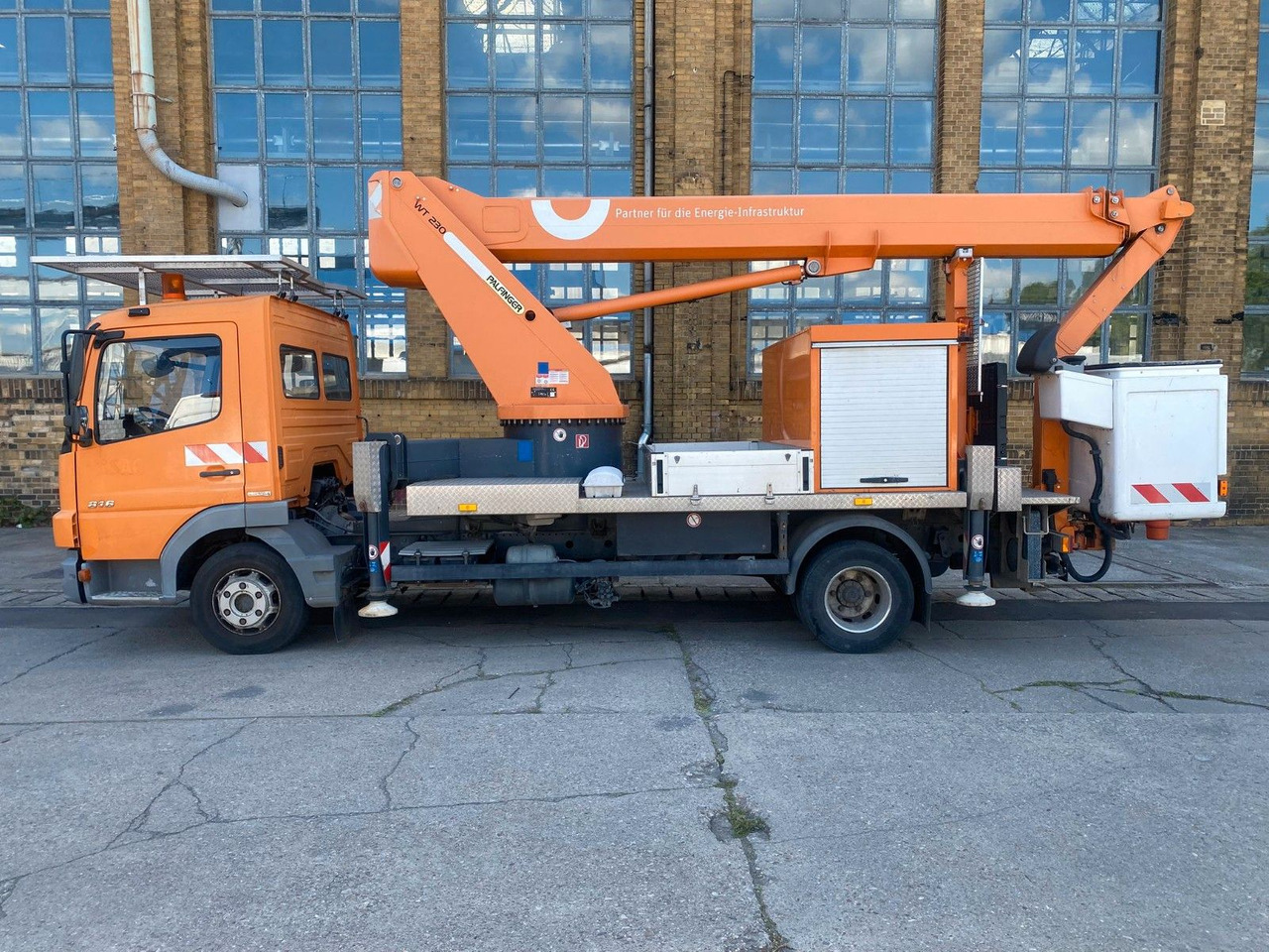 Mercedes-Benz ATEGO WUMAG ELEVANT WT230 23m TÜV - Caminhão com plataforma aérea: foto 5 Mercedes-Benz ATEGO WUMAG ELEVANT WT230 23m TÜV - Caminhão com plataforma aérea: foto 5