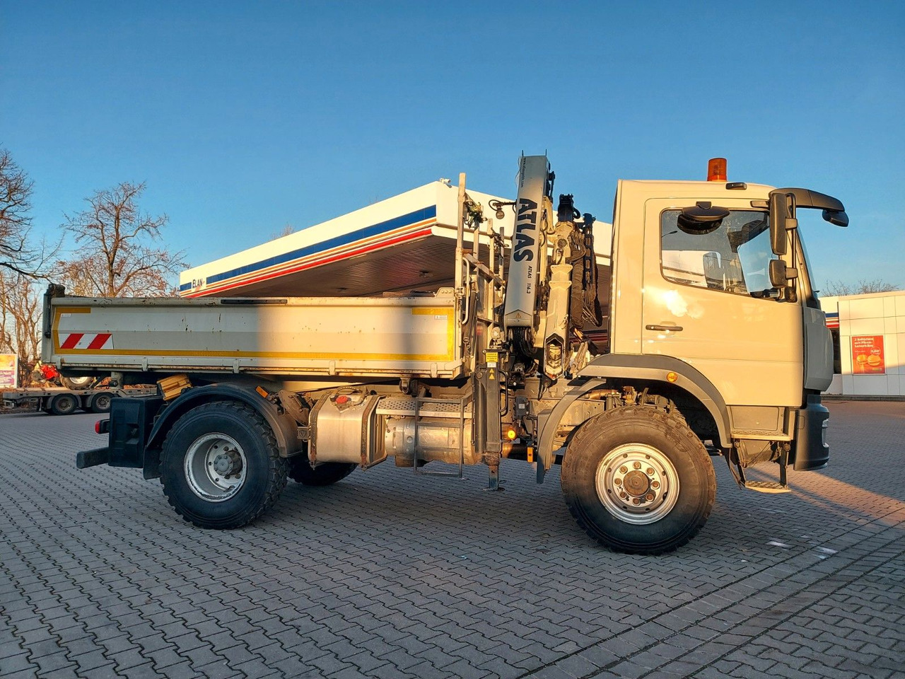 Mercedes-Benz Atego / 1324 MEILLER 4X4 KRAN ATLAS 116.3 Kipper - Camião basculante, Camião grua: foto 3 Mercedes-Benz Atego / 1324 MEILLER 4X4 KRAN ATLAS 116.3 Kipper - Camião basculante, Camião grua: foto 3