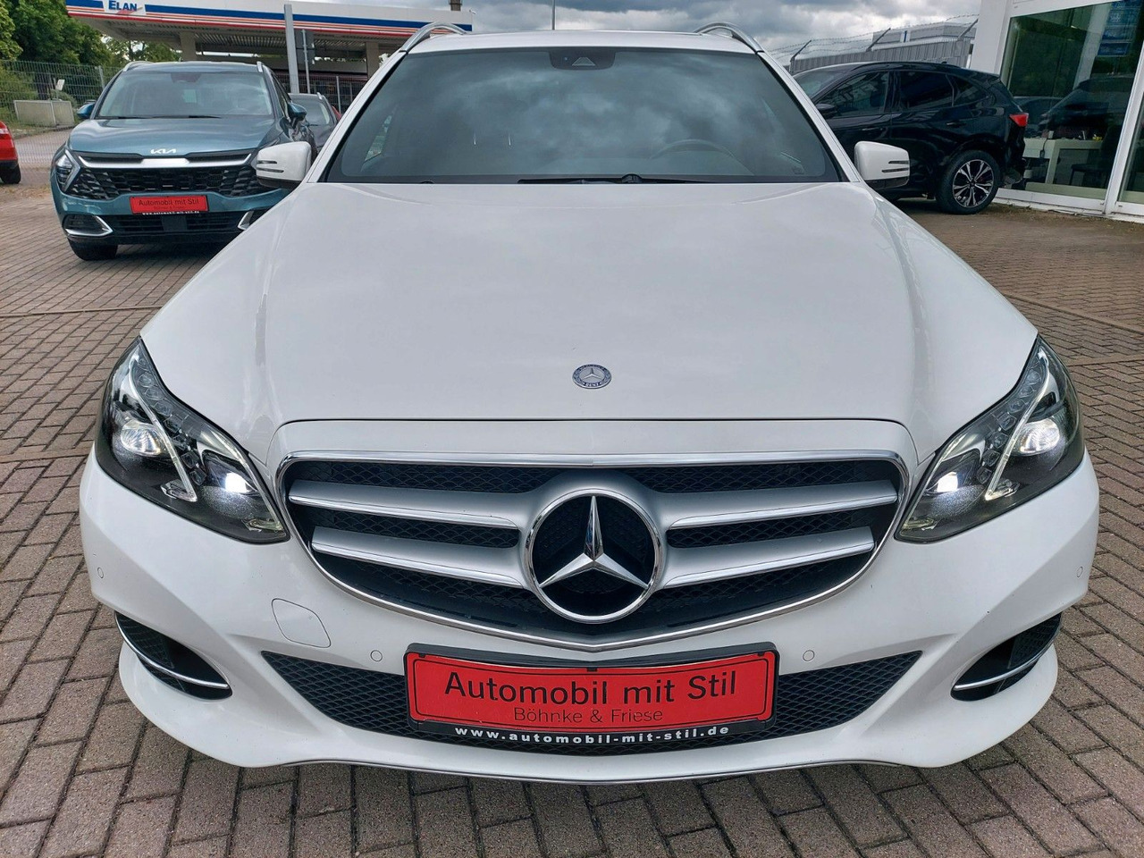 Mercedes-Benz E 220 E -Klasse T 220CDI LED Glasdach Leder Navi - Automóvel: foto 4 Mercedes-Benz E 220 E -Klasse T 220CDI LED Glasdach Leder Navi - Automóvel: foto 4
