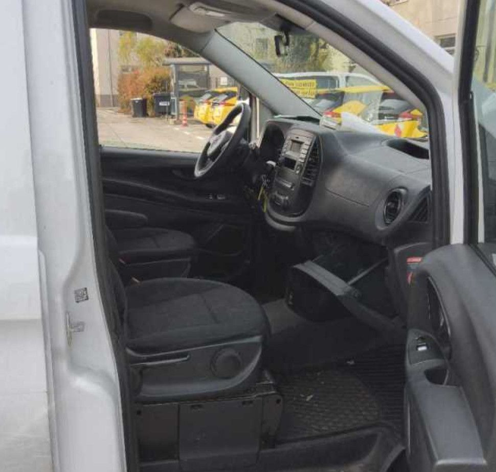 Mercedes-Benz Vito Tourer 114CDI Lang TOURER KLIMA 10 /26 TÜV - Furgão de passageiros: foto 5 Mercedes-Benz Vito Tourer 114CDI Lang TOURER KLIMA 10 /26 TÜV - Furgão de passageiros: foto 5