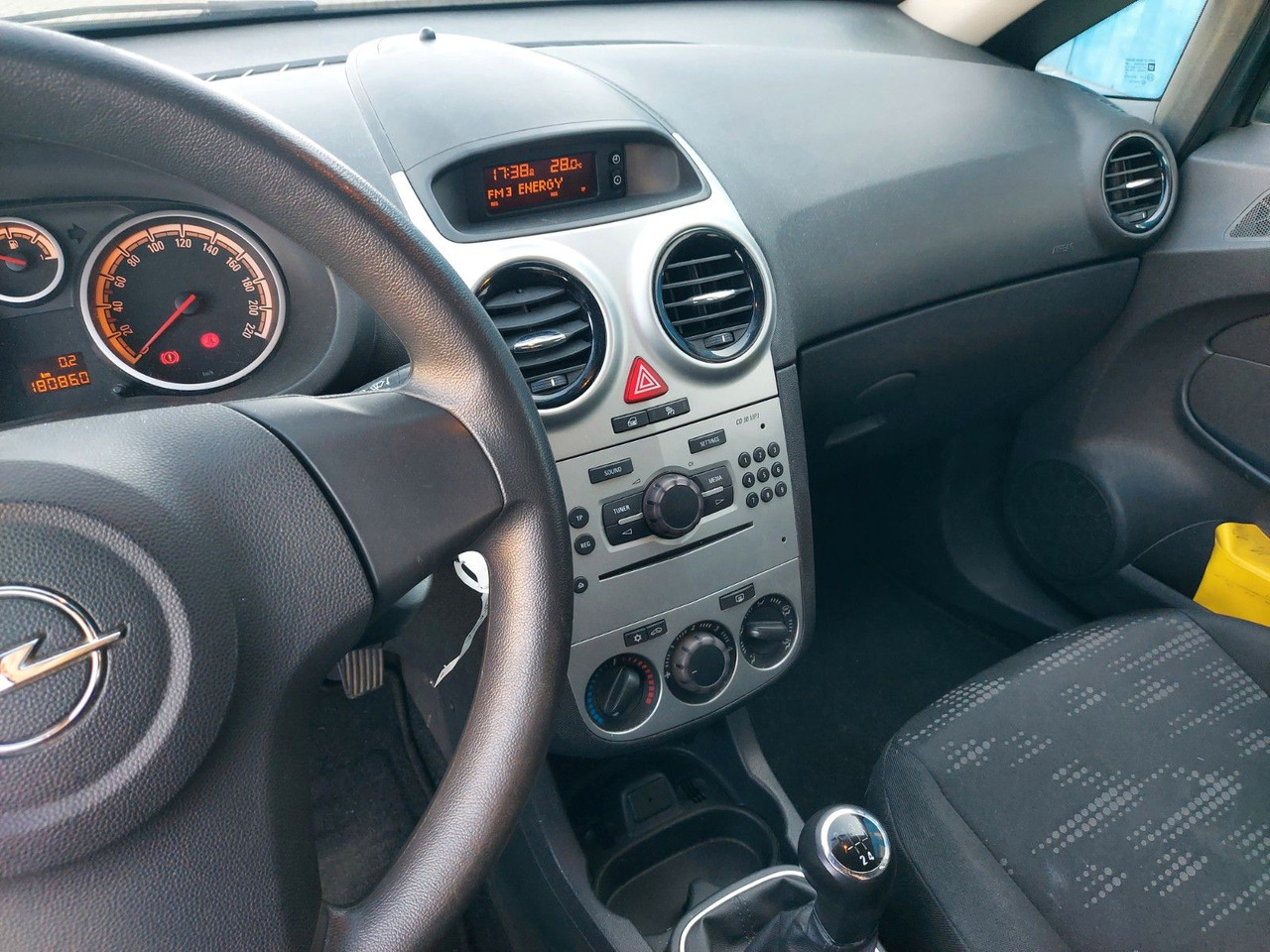 Opel Corsa D Edition Klima - Automóvel: foto 5 Opel Corsa D Edition Klima - Automóvel: foto 5