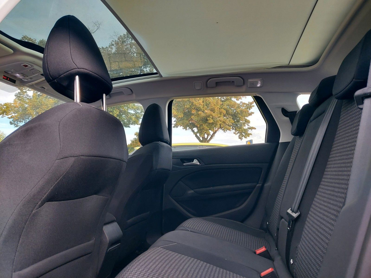 Peugeot 308 SW Active Business Panorama DAB Navi LED - Carrinha: foto 4 Peugeot 308 SW Active Business Panorama DAB Navi LED - Carrinha: foto 4