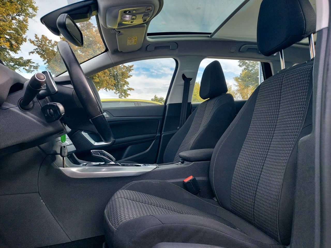 Peugeot 308 SW Active Business Panorama DAB Navi LED - Carrinha: foto 3 Peugeot 308 SW Active Business Panorama DAB Navi LED - Carrinha: foto 3