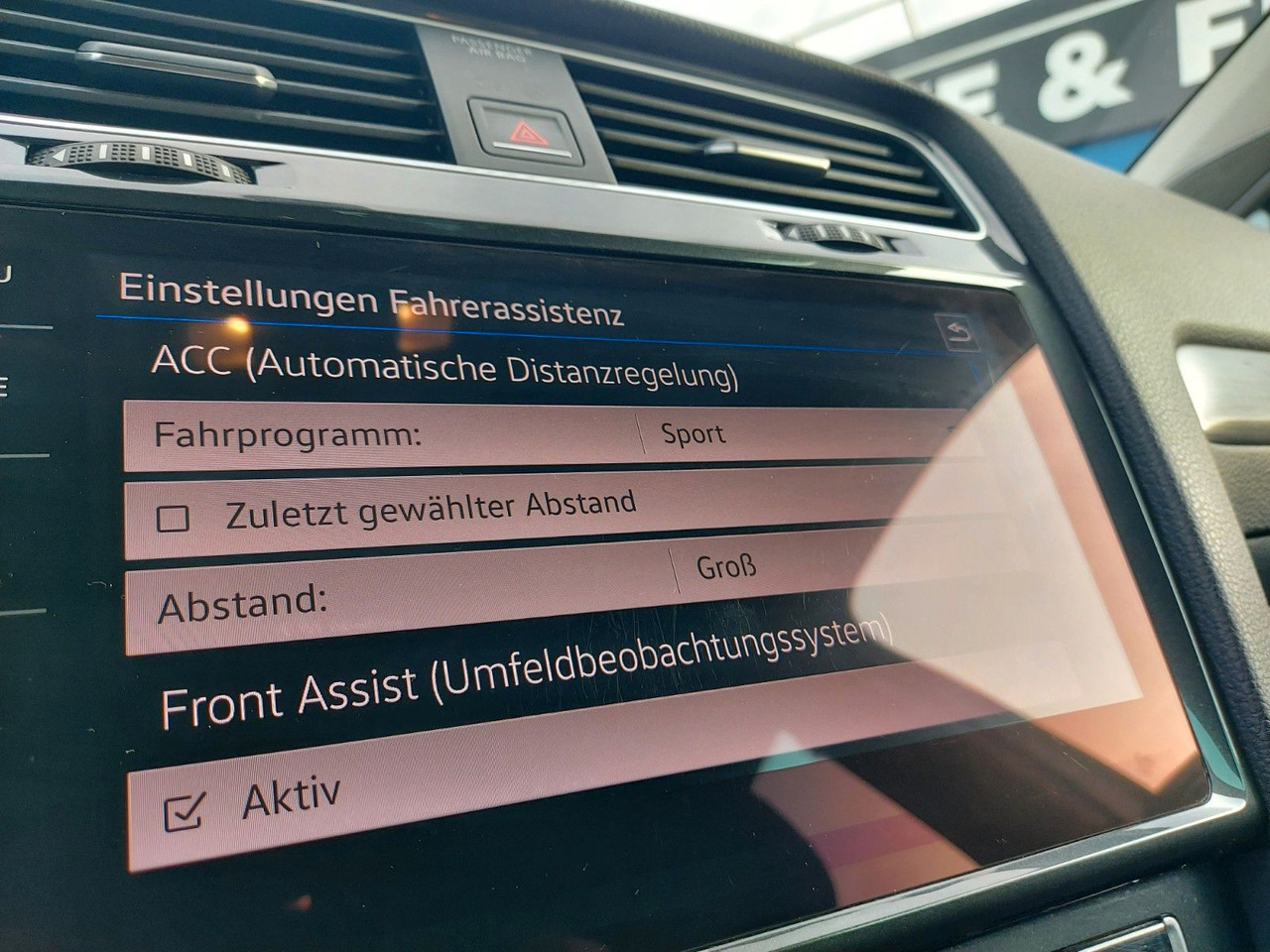 Volkswagen Golf VII Variant DSG Comfort ACC Massage Nav DAB - Carrinha: foto 2 Volkswagen Golf VII Variant DSG Comfort ACC Massage Nav DAB - Carrinha: foto 2