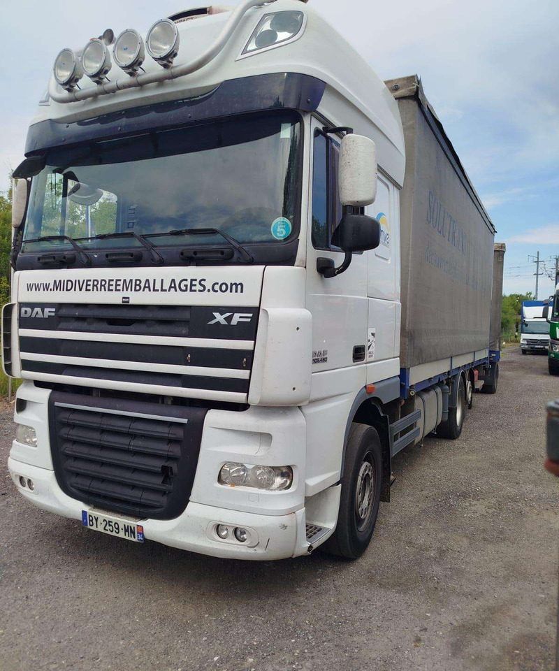 DAF XF 460 - Camião de lona: foto 2 DAF XF 460 - Camião de lona: foto 2