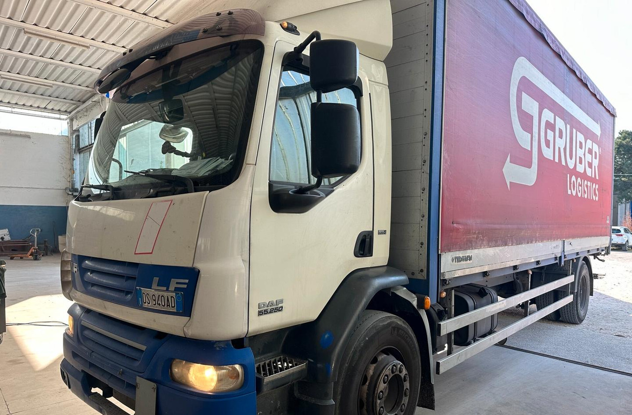Daf 55.250 EURO 5 PORTATA 100 Q.LI - Camião de lona: foto 3 Daf 55.250 EURO 5 PORTATA 100 Q.LI - Camião de lona: foto 3
