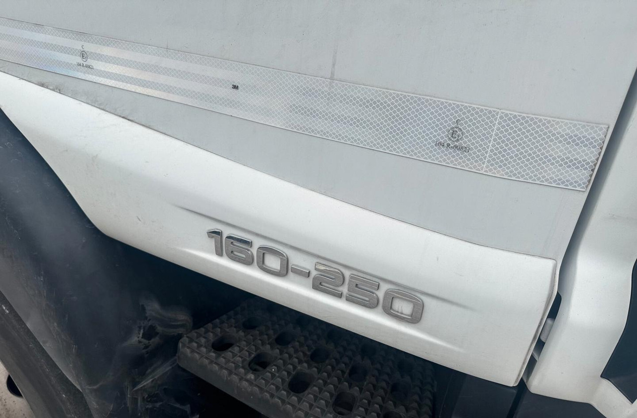 IVECO 160E25 FURGONE ISOTERMICO E GRUPPO FRIGO CON - Camião frigorífico: foto 5 IVECO 160E25 FURGONE ISOTERMICO E GRUPPO FRIGO CON - Camião frigorífico: foto 5