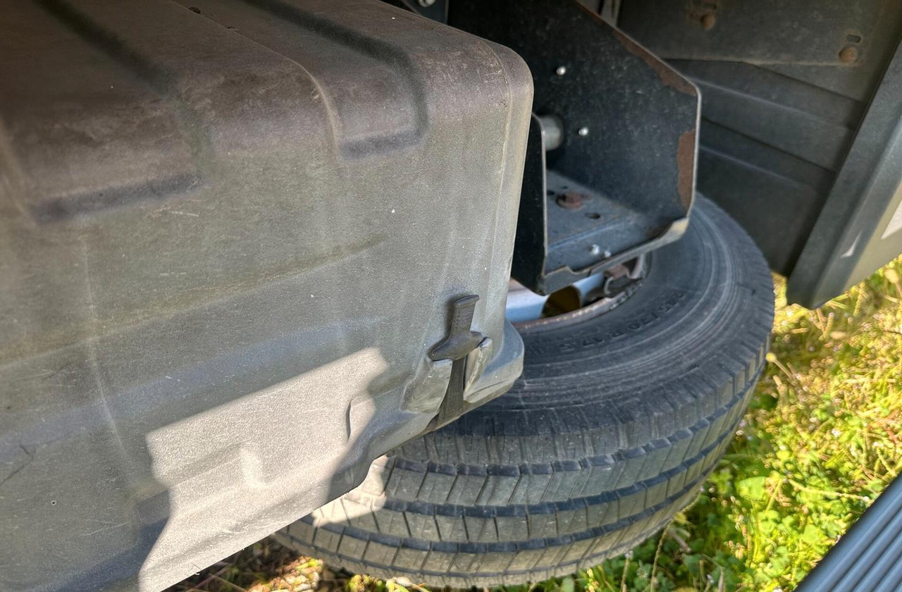 Iveco 120 EL 22 P RIBASSATO CENTINATO EURO 5 - Camião de lona: foto 5 Iveco 120 EL 22 P RIBASSATO CENTINATO EURO 5 - Camião de lona: foto 5