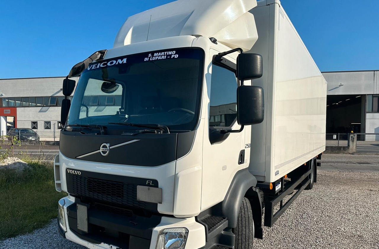 Volvo FL 250 EURO 6 FURGONE E SPONDA - Camião furgão: foto 1 Volvo FL 250 EURO 6 FURGONE E SPONDA - Camião furgão: foto 1