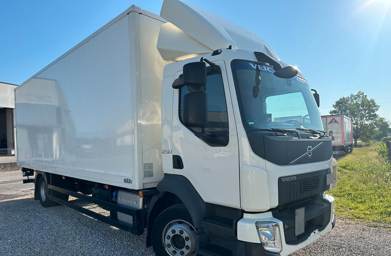 Volvo FL 250 EURO 6 FURGONE E SPONDA - Camião furgão: foto 2 Volvo FL 250 EURO 6 FURGONE E SPONDA - Camião furgão: foto 2