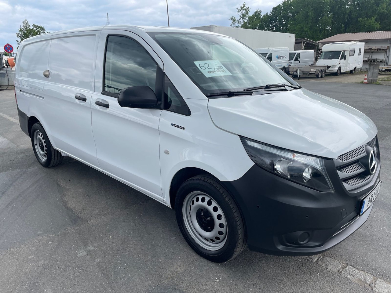 Mercedes-Benz eVito 111 Kastenwagen lang/Kamera/AC/70kW/3Sitze - Furgão compacto, Carrinha elétrica: foto 1 Mercedes-Benz eVito 111 Kastenwagen lang/Kamera/AC/70kW/3Sitze - Furgão compacto, Carrinha elétrica: foto 1