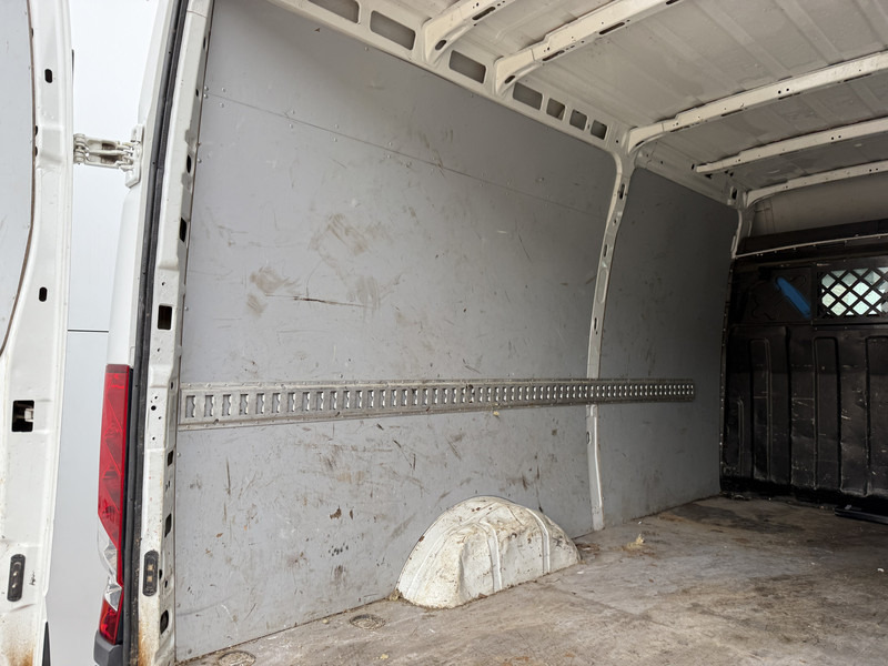 Furgão Iveco Daily 35S14 2.3 L3H2 Climate Control Cruise Control Trekhaak Imperiaal: foto 13 Furgão Iveco Daily 35S14 2.3 L3H2 Climate Control Cruise Control Trekhaak Imperiaal: foto 13