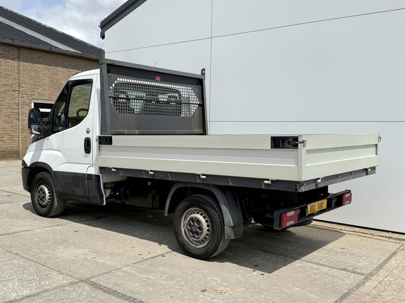 Iveco Daily 35S14 2.3 Open Laadbak Pritische Airco Cruise Control Lucht Geveerde Stoel - Carrinha de caixa aberta: foto 2 Iveco Daily 35S14 2.3 Open Laadbak Pritische Airco Cruise Control Lucht Geveerde Stoel - Carrinha de caixa aberta: foto 2