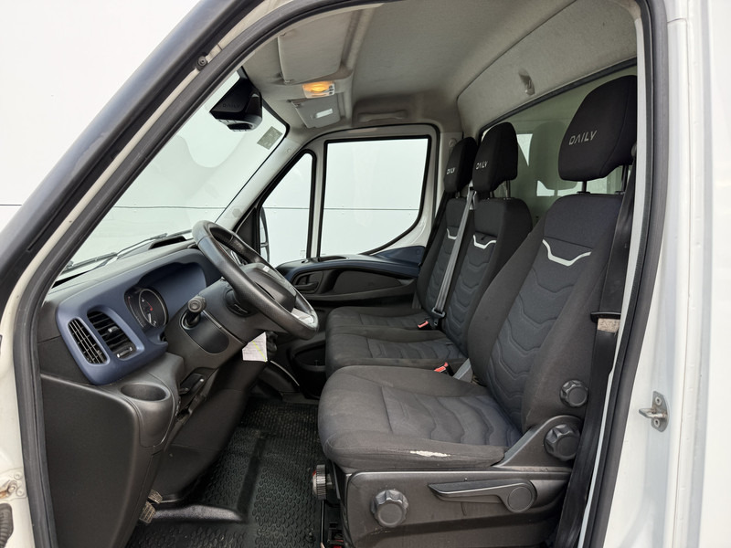 Iveco Daily 35S18 3.0 Laadklep Automaat LED Climate Control Adaptieve Cruise Control Standkachel Camera Navigatie - Carrinha de contentor: foto 5 Iveco Daily 35S18 3.0 Laadklep Automaat LED Climate Control Adaptieve Cruise Control Standkachel Camera Navigatie - Carrinha de contentor: foto 5