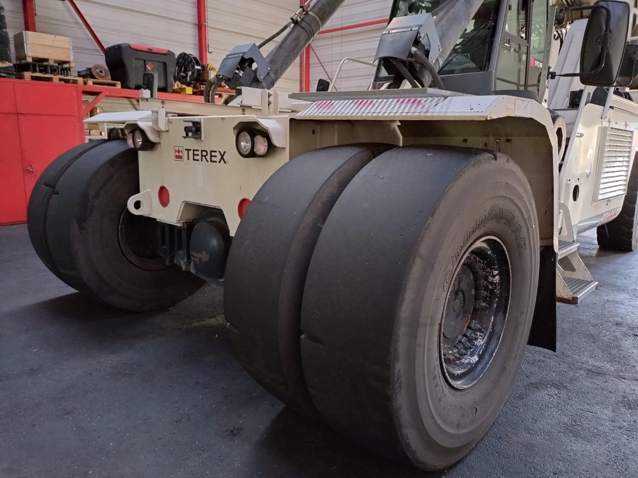 TEREX TFC 46M HC DRY - Reachstacker porta contentores: foto 2 TEREX TFC 46M HC DRY - Reachstacker porta contentores: foto 2