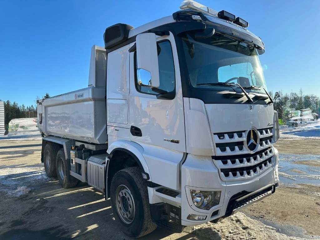 Mercedes-Benz Arocs 2658 - Camião basculante: foto 1 Mercedes-Benz Arocs 2658 - Camião basculante: foto 1
