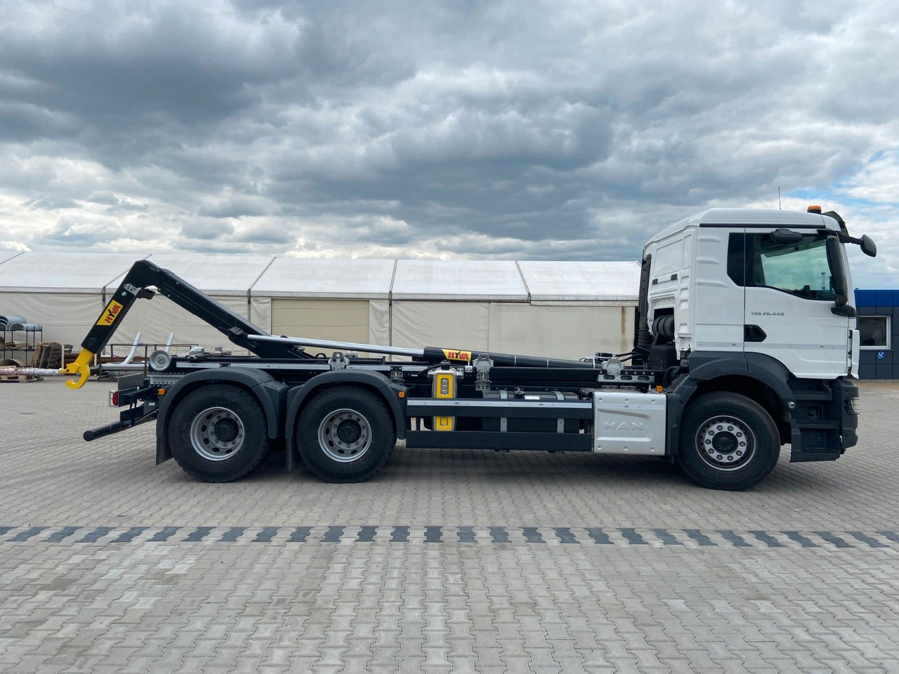 MAN TGS 26.440 6x4 Abrollkipper HYVA 20-60-S - Camião polibenne: foto 4 MAN TGS 26.440 6x4 Abrollkipper HYVA 20-60-S - Camião polibenne: foto 4