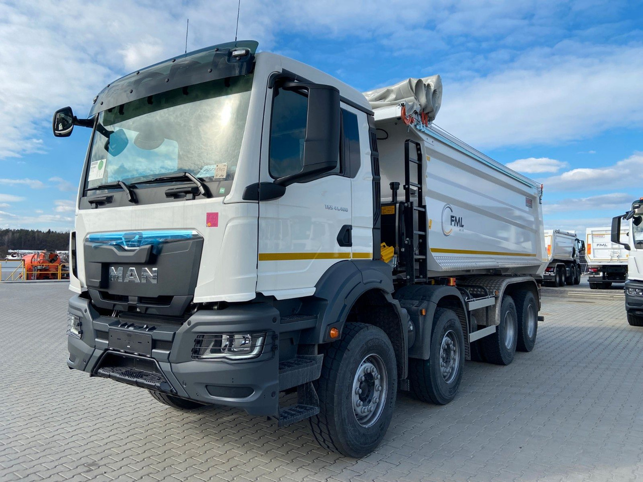 MAN TGS 41.400 8x4 EURO2 AUTOMAT TIPPER CR. SYSTEM - Camião basculante: foto 2 MAN TGS 41.400 8x4 EURO2 AUTOMAT TIPPER CR. SYSTEM - Camião basculante: foto 2