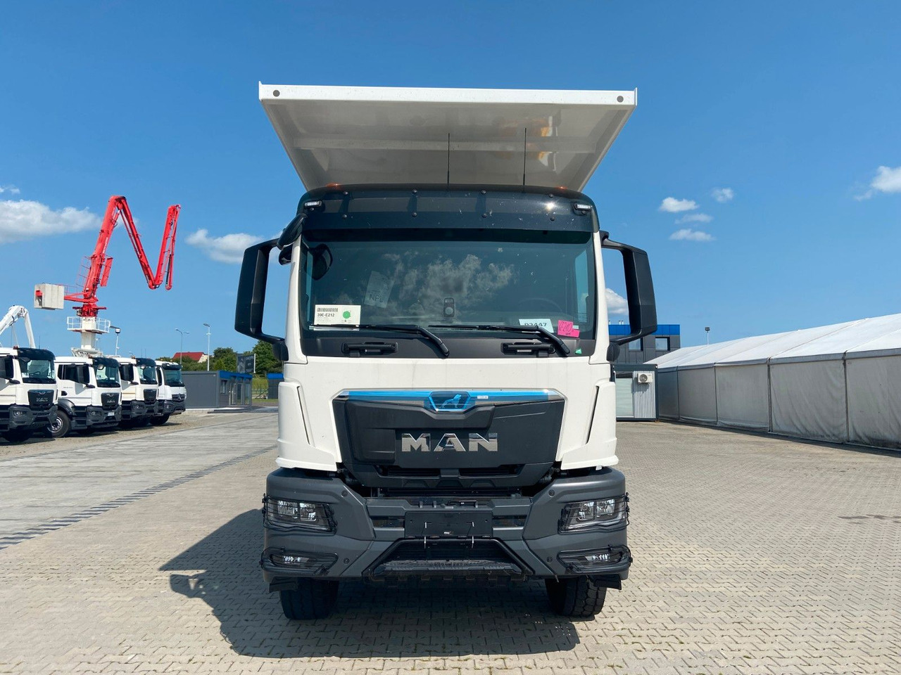 MAN TGS 44.400 8x4 EURO2 FML MINE KIPPER 23M3 MAN TGS 44.400 8x4 EURO2 FML MINE KIPPER 23M3 - Camião basculante: foto 3 MAN TGS 44.400 8x4 EURO2 FML MINE KIPPER 23M3 MAN TGS 44.400 8x4 EURO2 FML MINE KIPPER 23M3 - Camião basculante: foto 3