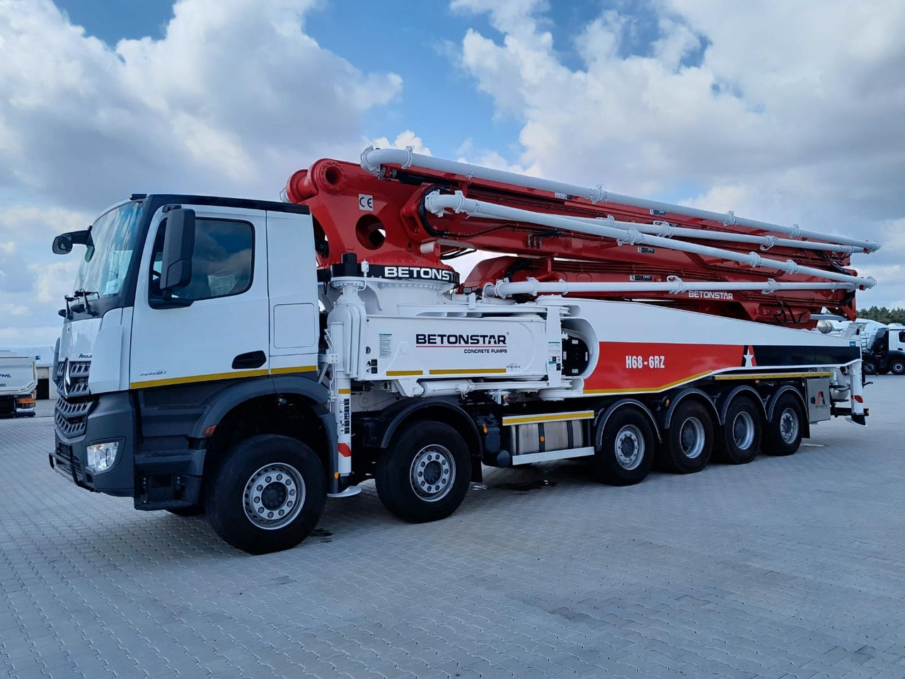 Mercedes-Benz AROCS 4451 BETONSTAR H68.20-6RZ - Autobomba de betão: foto 2 Mercedes-Benz AROCS 4451 BETONSTAR H68.20-6RZ - Autobomba de betão: foto 2