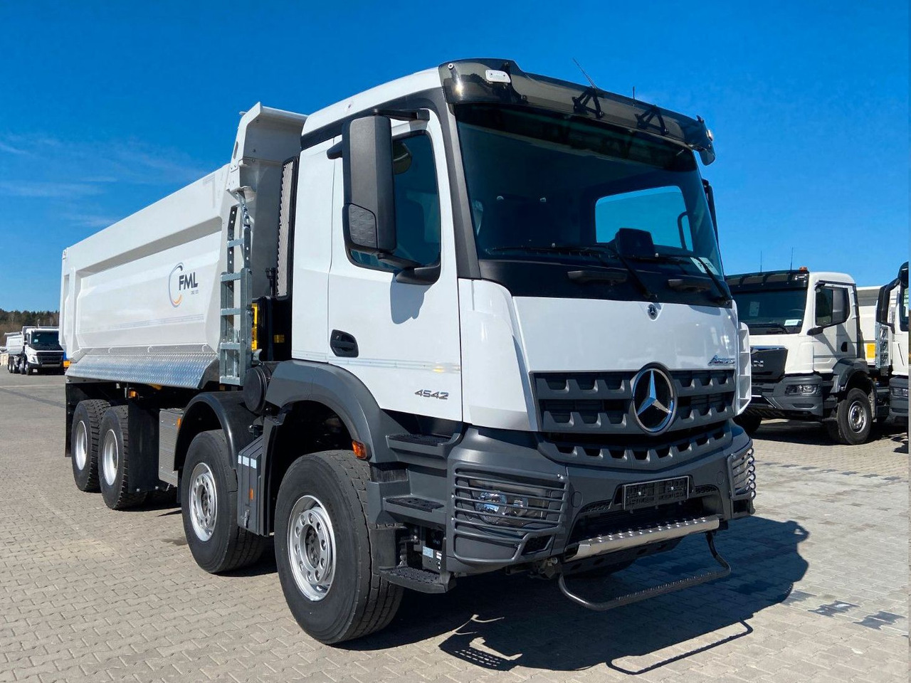 Mercedes-Benz Arocs 4542 8x4 AUTOMAT EURO 3 FML KIPPER - Camião basculante: foto 1 Mercedes-Benz Arocs 4542 8x4 AUTOMAT EURO 3 FML KIPPER - Camião basculante: foto 1