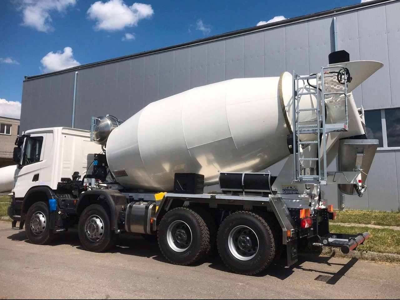 Scania P420 8X4 FML 10 M3 Scania P420 8X4 FML 10 M3 - Camião betoneira: foto 3 Scania P420 8X4 FML 10 M3 Scania P420 8X4 FML 10 M3 - Camião betoneira: foto 3