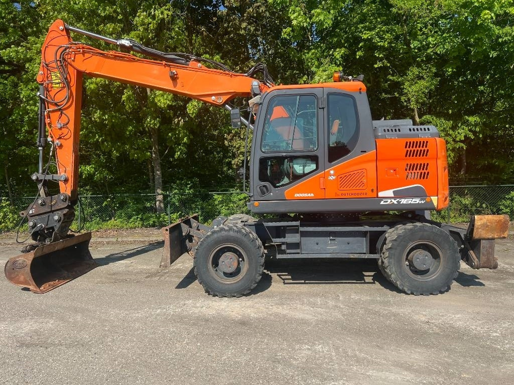 Doosan DX 165 W-5 - Escavadeira de rodas: foto 2 Doosan DX 165 W-5 - Escavadeira de rodas: foto 2