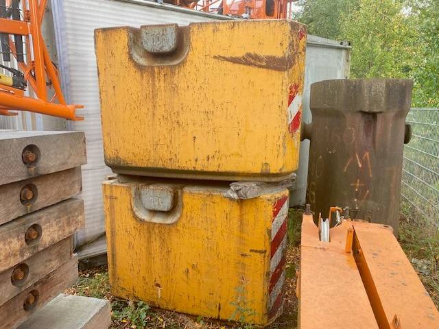 Liebherr Ballastplatten / Counterweight plates LTM 1200-5.1 - Grua para camião por Máquina de construção: foto 1 Liebherr Ballastplatten / Counterweight plates LTM 1200-5.1 - Grua para camião por Máquina de construção: foto 1