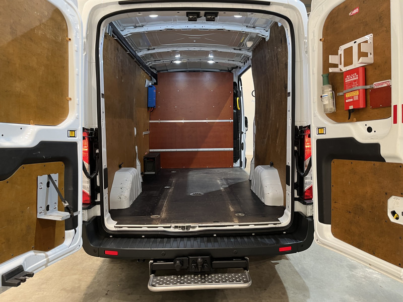 Ford Transit 350 2.0 TDCI L3H2 Trend 130 PK / Euro 6 / 220V / Airco / Cruise Control / Trekhaak / Camera - Furgão: foto 5 Ford Transit 350 2.0 TDCI L3H2 Trend 130 PK / Euro 6 / 220V / Airco / Cruise Control / Trekhaak / Camera - Furgão: foto 5