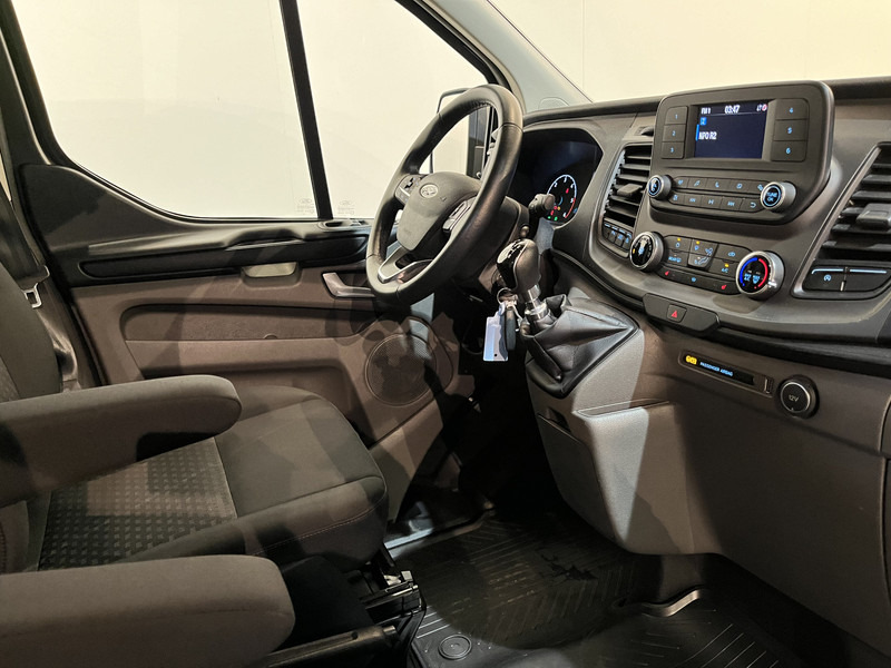 Ford Transit Custom 280 2.0 TDCI L1H1 Trend 130 PK / Euro 6 / Airco / Trekhaak / Cruise Control / PDC / 49.000 KM !! / BPM VRIJ !! - Furgão compacto: foto 3 Ford Transit Custom 280 2.0 TDCI L1H1 Trend 130 PK / Euro 6 / Airco / Trekhaak / Cruise Control / PDC / 49.000 KM !! / BPM VRIJ !! - Furgão compacto: foto 3