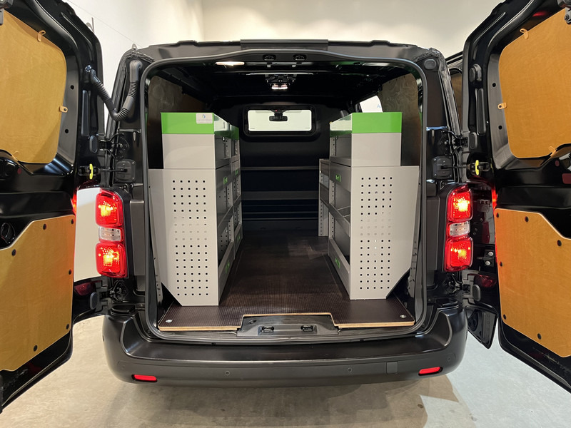 Peugeot e-Expert L2 Premium 75 kWh Servicebus / Van den Born Inrichting / 100% Elektrisch / Airco / Camera / Cruise Control / Navigatie / CarPlay / 12.400 KM !! - Furgão compacto, Carrinha elétrica: foto 4 Peugeot e-Expert L2 Premium 75 kWh Servicebus / Van den Born Inrichting / 100% Elektrisch / Airco / Camera / Cruise Control / Navigatie / CarPlay / 12.400 KM !! - Furgão compacto, Carrinha elétrica: foto 4