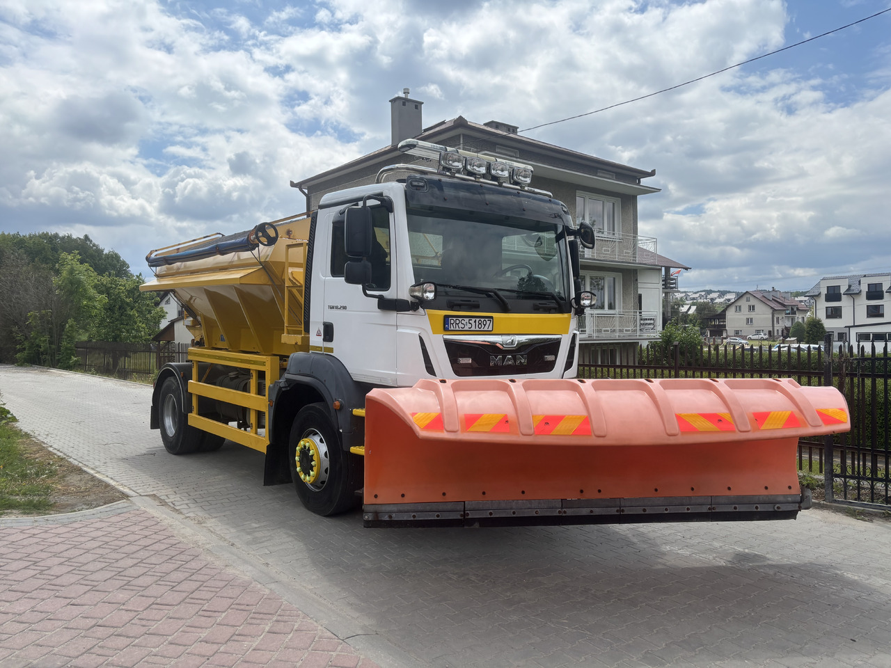 MAN TGM 18.290 4X4BB GRITTER/SPREADER PLOUGH ECON - Veículo limpa-neves: foto 1 MAN TGM 18.290 4X4BB GRITTER/SPREADER PLOUGH ECON - Veículo limpa-neves: foto 1