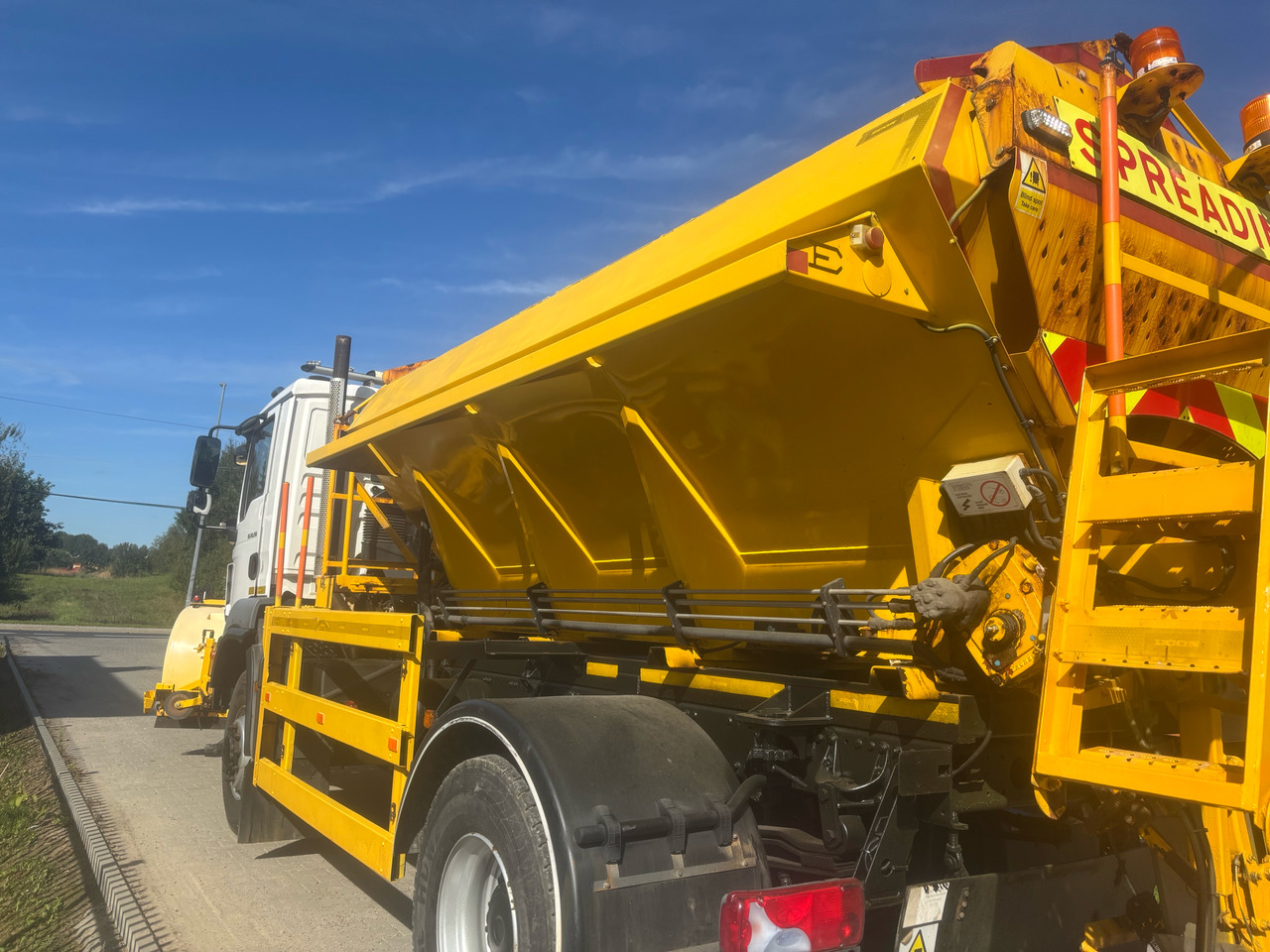 MAN TGM 18.290 4x4 BB GRITTER/SPREADER/PLOUGH - Veículo limpa-neves: foto 4 MAN TGM 18.290 4x4 BB GRITTER/SPREADER/PLOUGH - Veículo limpa-neves: foto 4