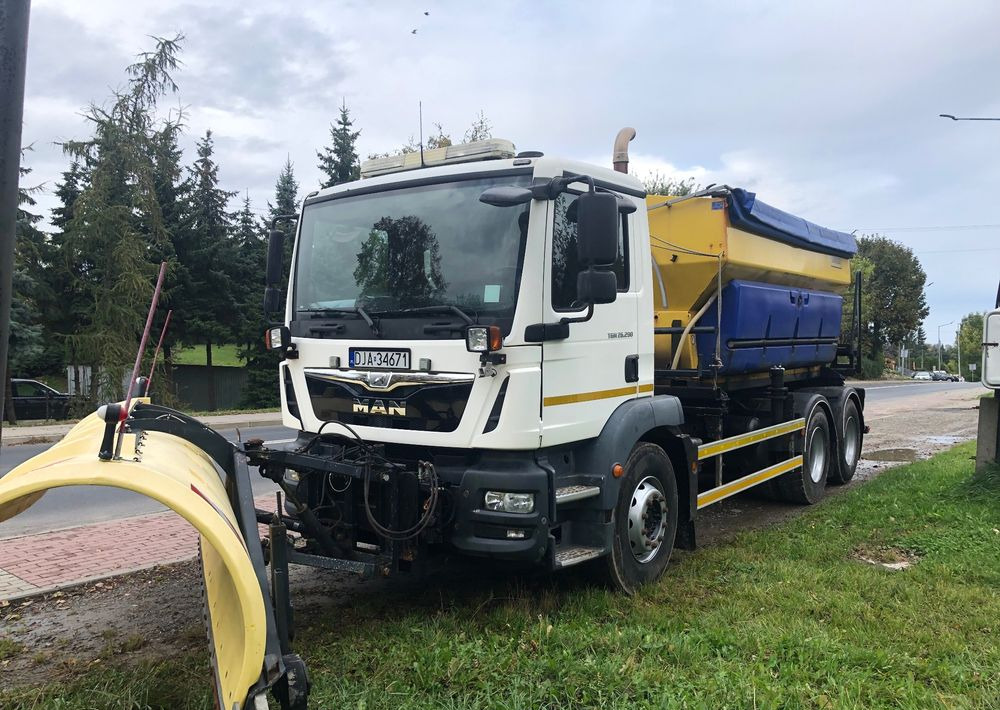 MAN TGM 26.290 piaskarka solarka schmidt 6x4 euro6 - Veículo limpa-neves: foto 1 MAN TGM 26.290 piaskarka solarka schmidt 6x4 euro6 - Veículo limpa-neves: foto 1
