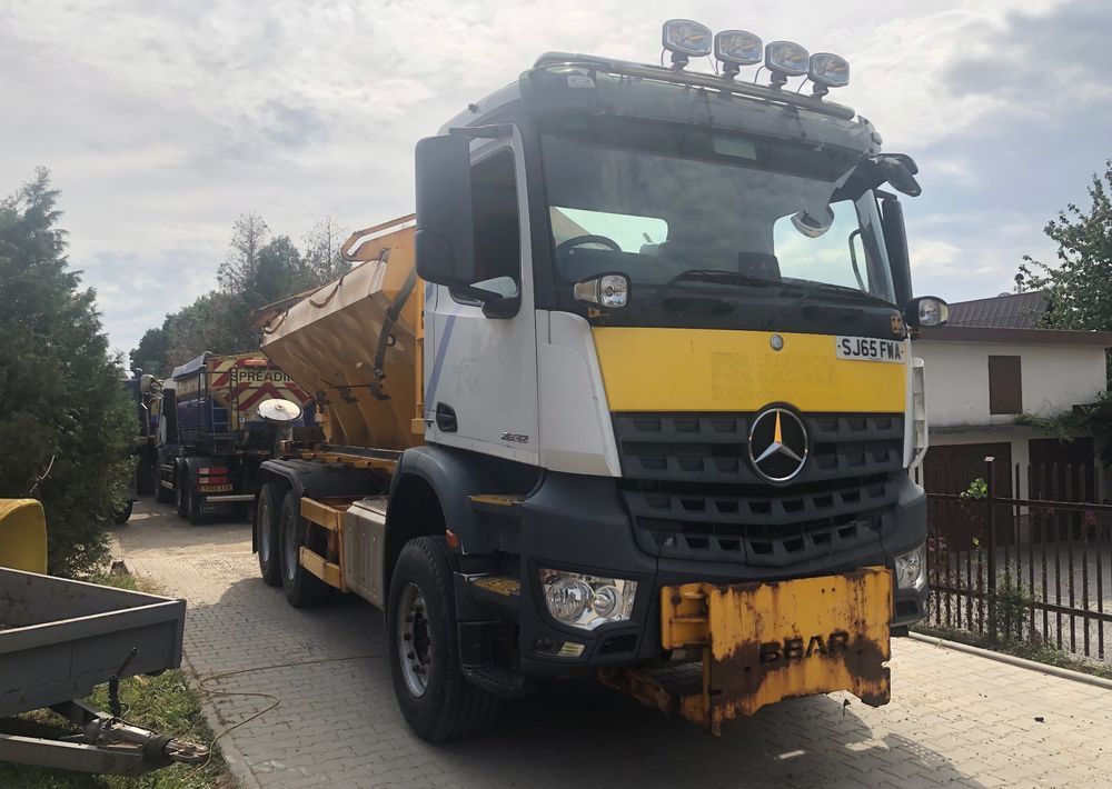Mercedes-Benz Arocs 2633 6x4 piaskarka solarka pług - Veículo limpa-neves: foto 5 Mercedes-Benz Arocs 2633 6x4 piaskarka solarka pług - Veículo limpa-neves: foto 5